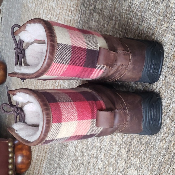 UGG waterproof boots - Picture 3 of 16